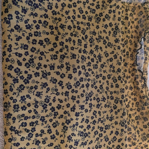 H&M- Ladies knee length skirt - Picture 9 of 11